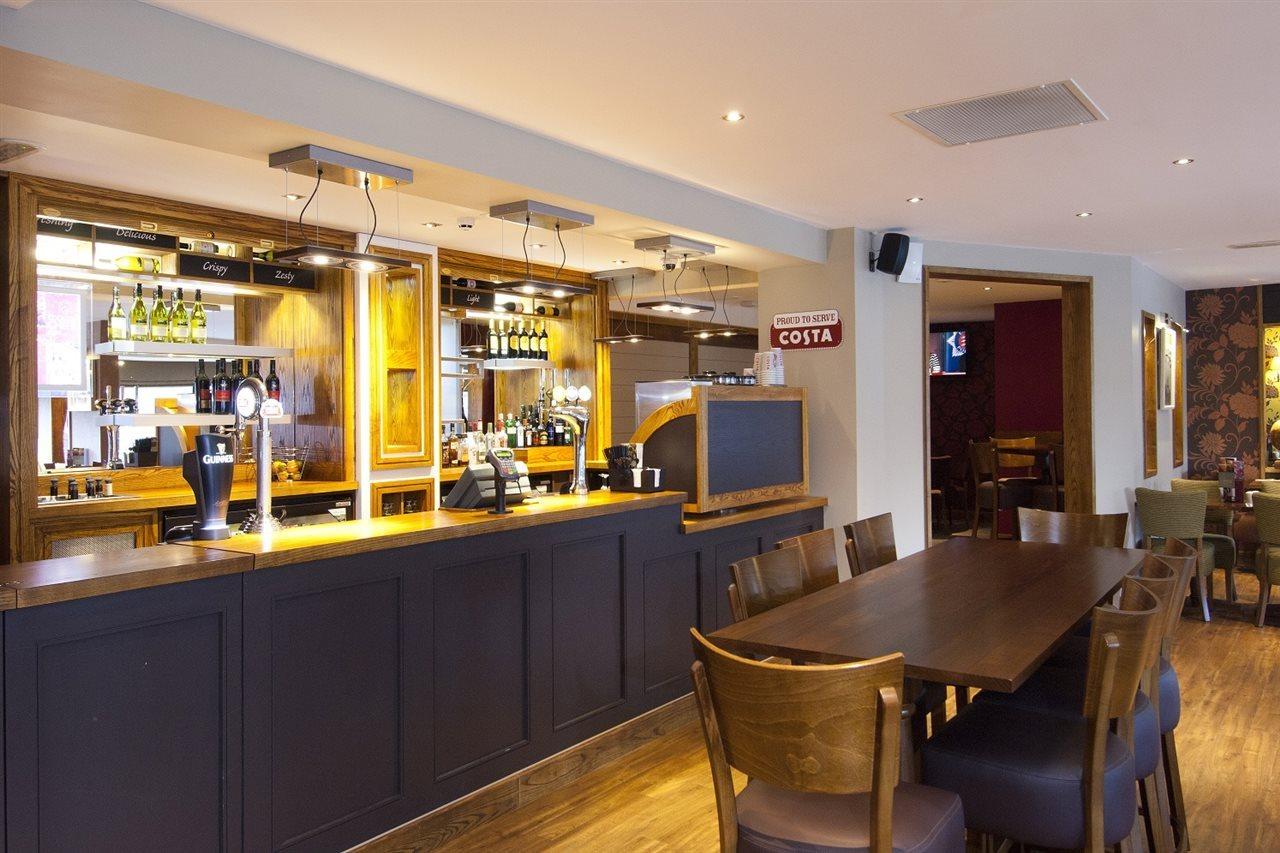 Premier Inn Bradford Central ภายนอก รูปภาพ