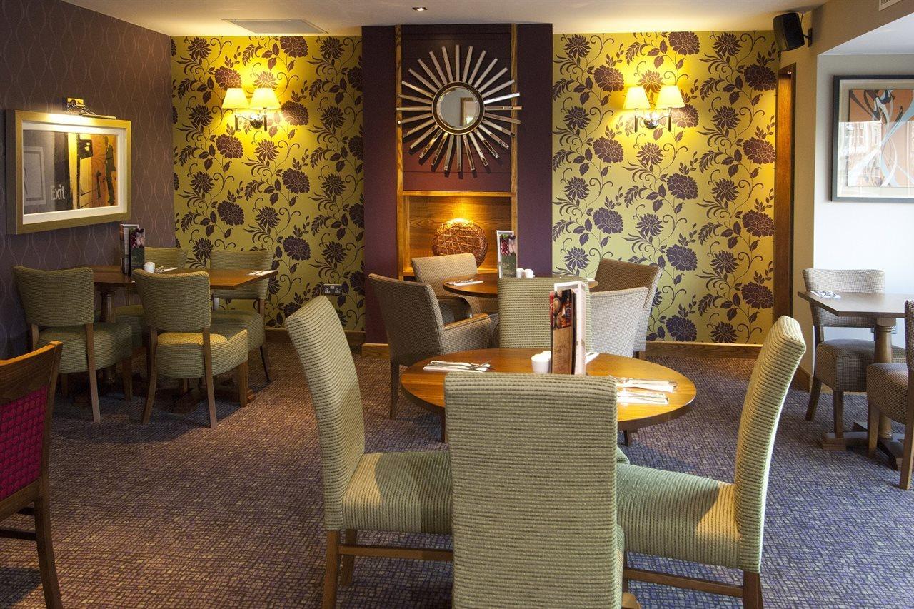 Premier Inn Bradford Central ภายนอก รูปภาพ