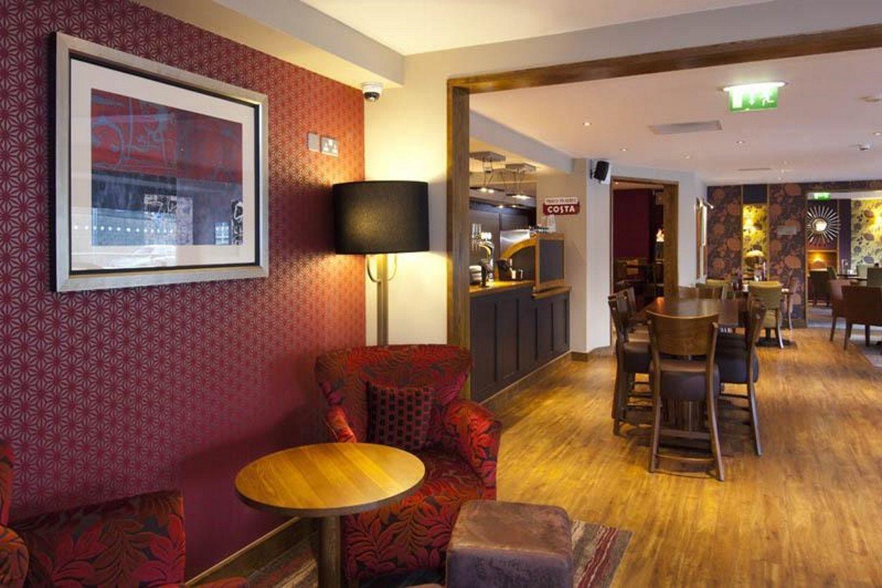 Premier Inn Bradford Central ภายนอก รูปภาพ