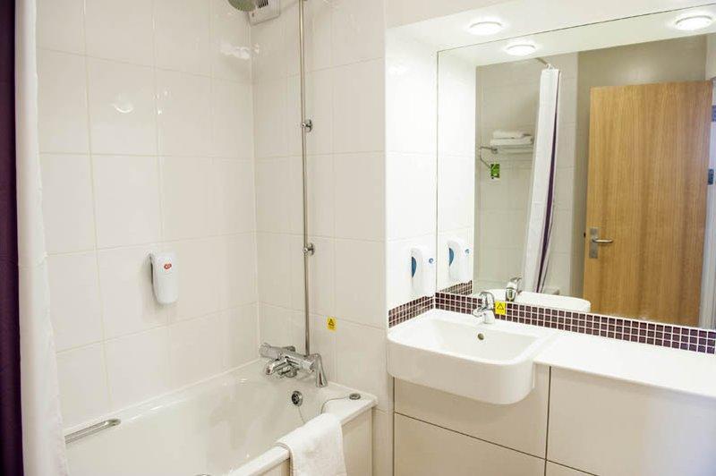 Premier Inn Bradford Central ภายนอก รูปภาพ