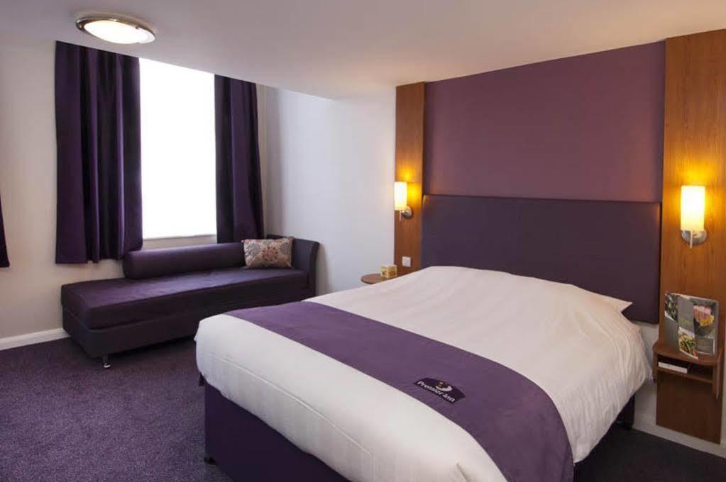 Premier Inn Bradford Central ภายนอก รูปภาพ