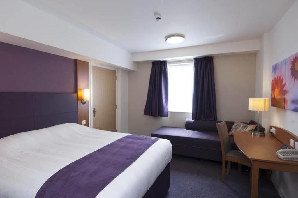 Premier Inn Bradford Central ภายนอก รูปภาพ