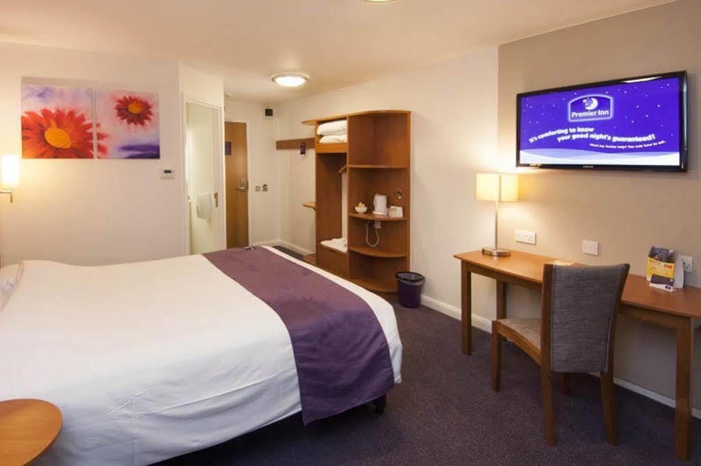 Premier Inn Bradford Central ภายนอก รูปภาพ